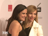 Bettina Zimmermann posierte mit Kollegin Nadja Uhl beim 99Fire Film Award
