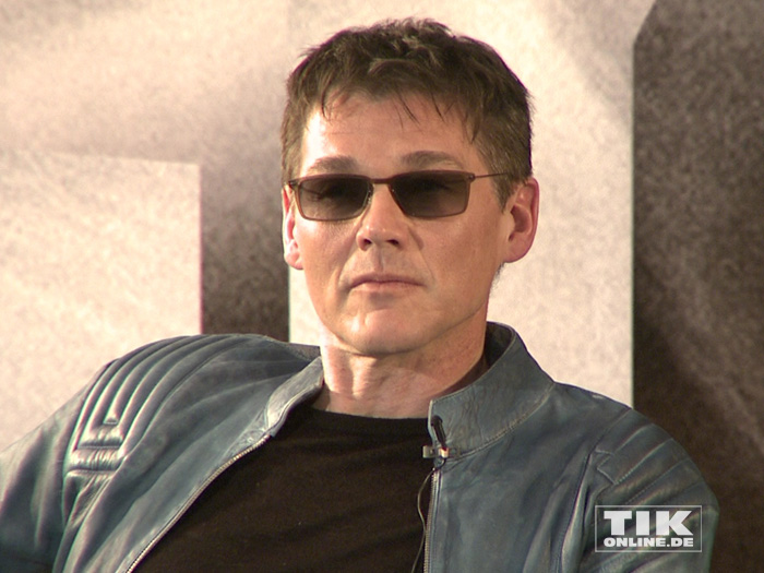 Mr. Cool: Morten Harket in blauer Lederjacke und Sonnenbrille