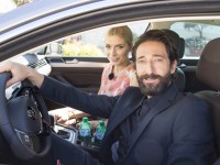 Adrien Brody gibt den Chauffeur für Lena Gercke