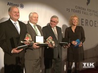 Katja Riemann mit Preisträgern des "Heroes Awards"