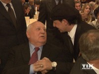 Klaus Meine begrüßt Michail Gorbatschow