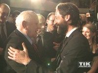 Michail Gorbatschow begrüßt Adrien Brody