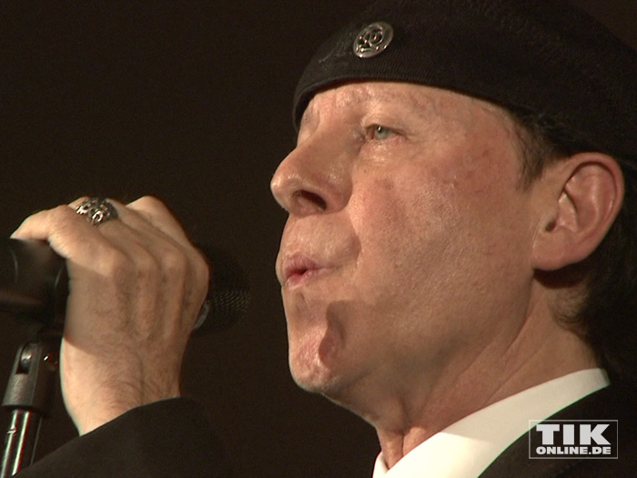 Klaus Meine intoniert "Wind of Change"