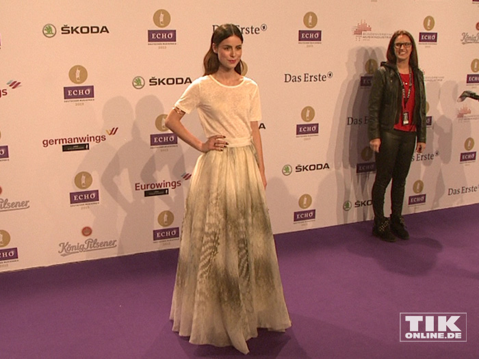 Lena Meyer-Landrut kam in einem weißen Kleid zum Echo 2015