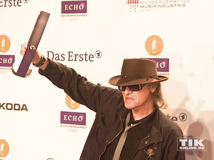 Panik-Rocker Udo Lindenberg stemmt seinen Echo in die Höhe