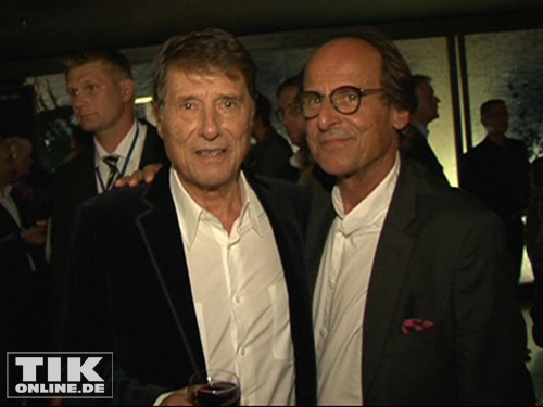 Udo Jürgens und sein Bruder Manfred Bockelmann posieren für die Kameras