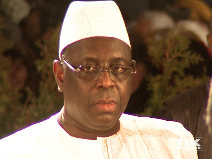 Senegals Präsident Macky Sall scheint nicht sehr begeistert beim Dresdener Semperopernball 2015