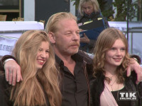 Ben Becker kam mit seiner Tochter Dörte und einer ihrer Freundinnen zur "Hotel Transsilvanien 2"-Premiere