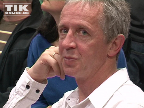 Christoph Koch, Vater von Samuel, mit bewegtem Blick bei der Pressekonferenz in Berlin