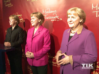 Zum zehnten Dienst-Jubiläum von Angela Merkel stellt Madame Tussauds Berlin erstmals alle drei existierenden Wachsfiguren der Kanzlerin aus
