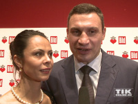 Vitali Klitschko kam mit Ehefrau Natalia zu "Ein Herz für Kinder 2014"