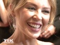 Kylie Minogue lacht bei den GQ Männer des Jahres Awards 2013