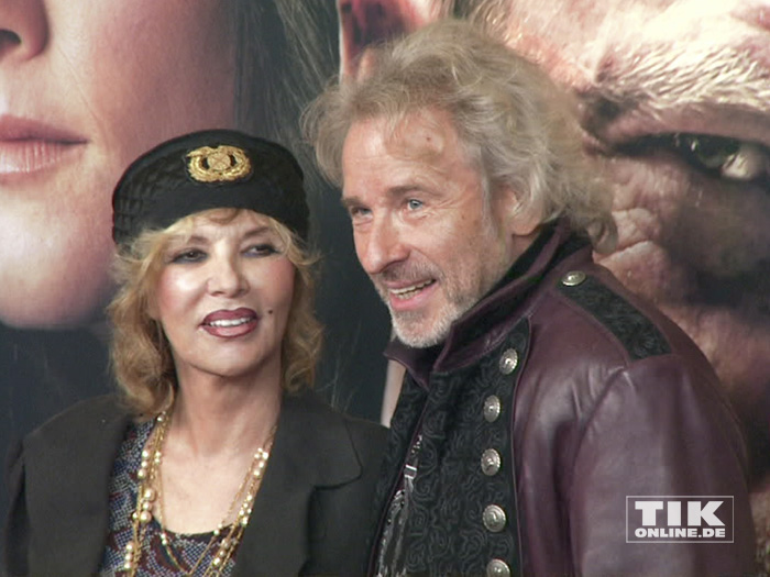 Thomas Gottschalk und seine Ehefrau Thea Gottschalk posieren gut gelaunt bei der Premiere des Schweiger-Tatorts "Der große Schmerz" im Berliner Kino Babylon