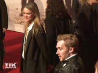 Samuel Koch und seine Freundin Sarah Elena Timpe auf der Premiere von "Honig im Kopf"