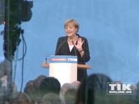 Kanzlerin Angela Merkel an ihrem 60. Geburtstag hinter dem Rednerpult