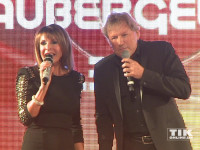 Bernhard Brink performt mit seiner Kollegin Ireen Sheer bei den Smago Awards in Berlin