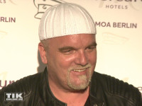 DJ Ötzi alias Gerry Friedle posiert mit seiner bekannten weißen Mütze beim Smago Award 2015