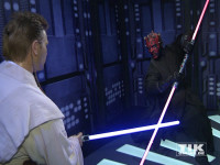 Kampf-Szene zwischen dem jungen Yedi Obi Wan Kenobi und dem Sith-Lord Darth Maul bei der "Star Wars"-Ausstellung bei Madame Tussauds in Berlin