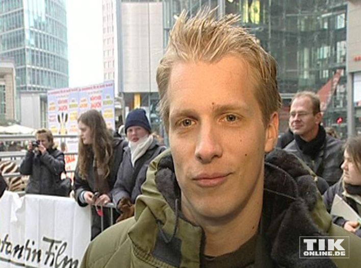 Im Rennstall ist das Zebra los Premiere