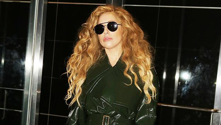 lady-gaga-mantel-bng-gr