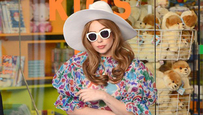 Lady Gaga Shopping