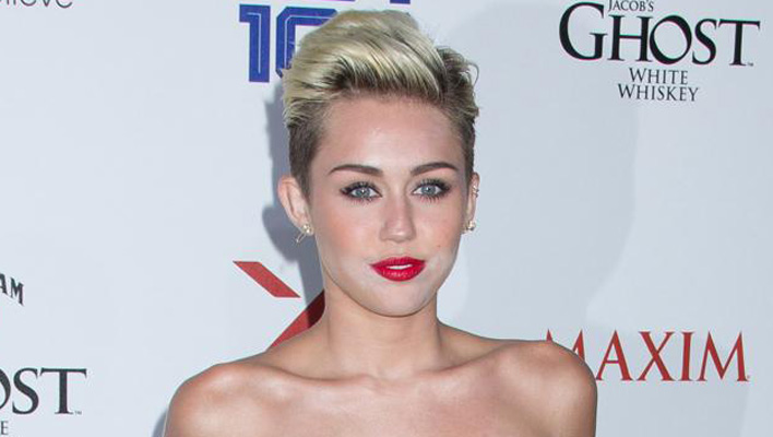 Miley Cyrus rote Lippen