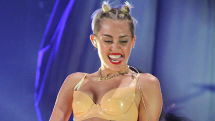 Miley Cyrus Schaumstofffinger