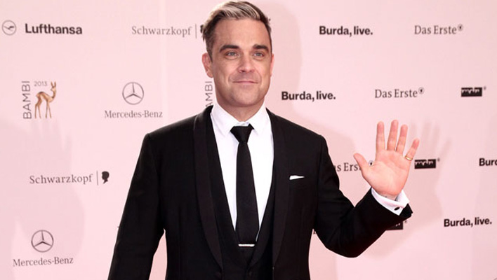 Robbie Williams mit weißer Locke
