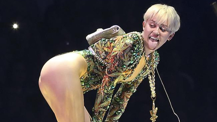 Miley Cyrus  nackt