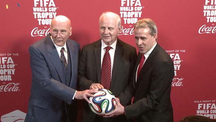 Horst Eckel, Bernd Hölzenbein, Pierre Littbarski (Foto: HauptBruch GbR)