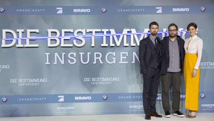 Theo James, Robert Schwentke, Shailene Woodley (Foto: 2015 Concorde Filmverleih GmbH)