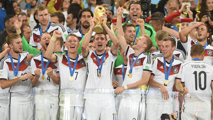 Die Nationalmannschaft jubelt (Foto: Studio Hamburg Enterprises)