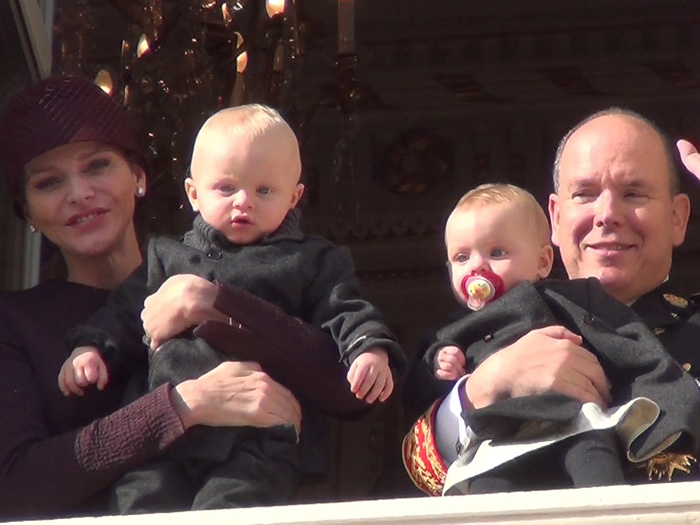 Fürst Albert II von Monaco mit Fürstin Charlène und den Zwillingen Gabriella und Jacques