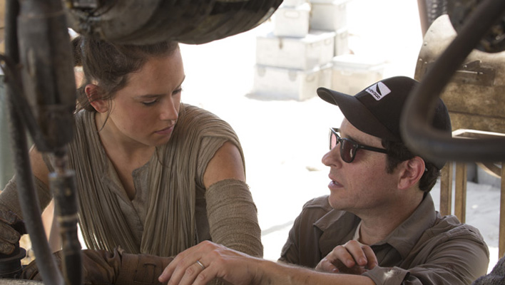 Star Wars VII Daisy Ridley und JJ Abrams (Foto: The Disney Company)
