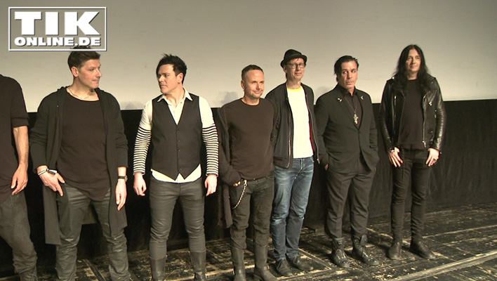 Die Band Rammstein mit Filmregisseur Jonas Akerlund (ganz rechts)