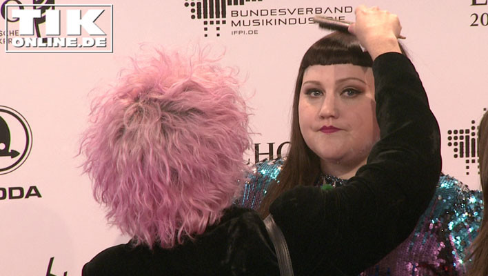 Beth Ditto wird hübsch gemacht