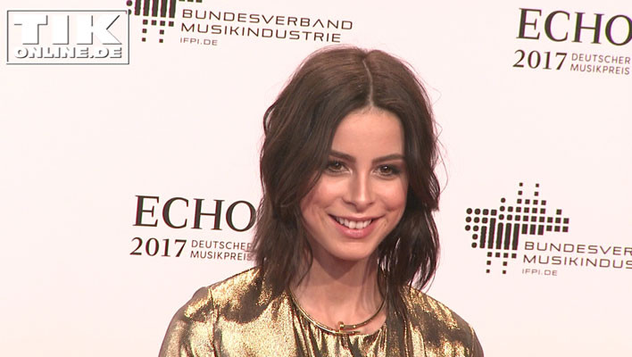 Lena Meyer Landrut in gold