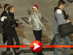 Paris Hilton als Weihnachtsmann (Photo: HauptBruch GbR)