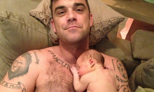 Robbie Williams mit Baby