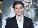 Sam Claflin: Antrag vom Fan?