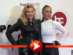 Madonna im Leder-Outfit und mit Nicole Winhoffer in Berlin