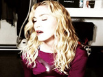 Madonna: Präsentiert ihre nackten Brüste