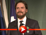 So sehr freut sich Daniel Brühl über seinen französischen Ritterorden