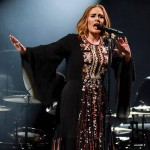 Adele schießt 20 Dollar-Scheine ins Publikum