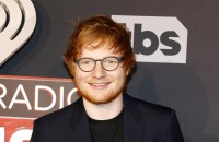 Ed Sheeran beobachtet Fans auf Youtube