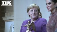 Königin ehrt Kanzlerin – Angela Merkel erhält Goldene Victoria