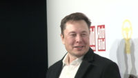 Überraschungsgast mit Überraschungsbotschaft – Elon Musk beim „Goldenen Lenkrad“ in Berlin!