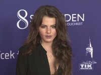 Ruby O. Fee posiert bei der "8 Sekunden"-Premiere in Berlin