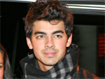 Joe Jonas: Dates mit  hübscher Vampirdame?