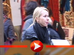 Naomi Watts auf einem Trödelmarkt in Berlin